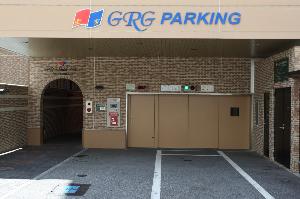 ★立体駐車場★ホテル敷地内・立体駐車場２８台・高さ１８００mmまで（ご到着順でのご案内）１台１泊につき1000円（税込）