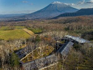 ニセコの自然に包まれた晩秋の坐忘林