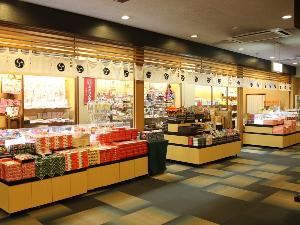 館内の売店では、玉造、松江、島根県の特産品、オリジナルの商品を揃えています。