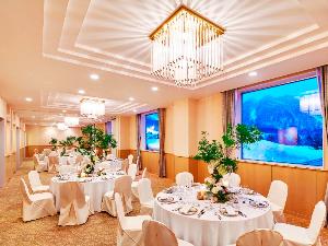 ミーティングルーム：会議や結婚パーティーなどにもご利用頂ける会場もご用意しております。