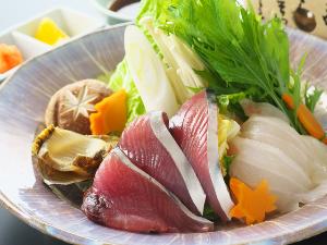 【海鮮味しゃぶしゃぶ】今が旬の戻り鰹、本クエ、鮑をアッツアツの出汁でしゃぶしゃぶする贅沢な1品