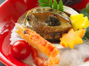 【秋海の美味】高級食材「鮑」の上に、柚子胡麻ジュレのかかったさっぱりとしたお味の先附「鮑の酒塩煮」