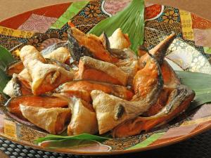 朝食バイキングの一例<BR>（鮭のカマ焼き）　