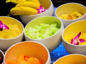 セミビュッフェ朝食/フルーツコーナー※一例