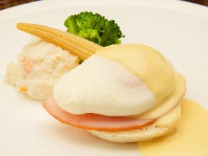 セミビュッフェ朝食/エッグベネディクト
