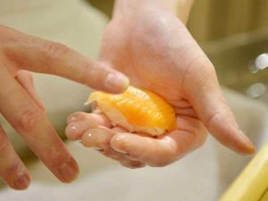 人気の握り寿司も目の前で調理！