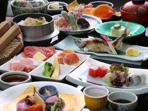 【夕食】旬の食材を使用した季節の会席