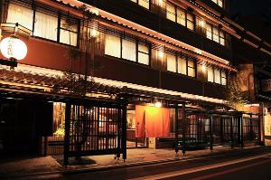 施設外観 夜
