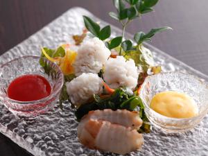 伊勢海老 にし貝のヴァプール 甘いロースト玉葱と契約農家のお野菜とともに（夏メニュー イメージ）