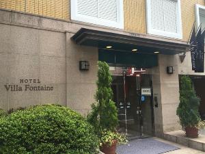 フロントは地下階にあります