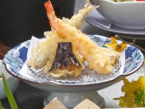 季節の天婦羅（勾玉一例）