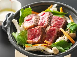 【黒毛和牛煮込みスキ】上質で程よい脂身の黒毛和牛を煮込みスキで♪