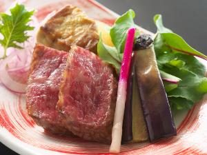 【黒毛和牛鍬焼き】このボリューム♪濃厚なフォアグラと上質で程よい脂身の黒毛和牛の焼き物