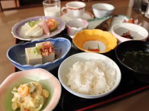 朝はその日の魚やお惣菜などご用意しております。