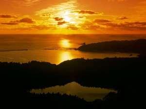 八望台から戸賀湾の夕日