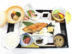 【朝食】ホッケの諸味焼きがメインの和食膳