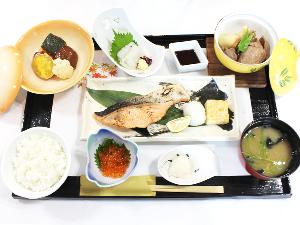 【朝食】時鮭がメインの和食膳