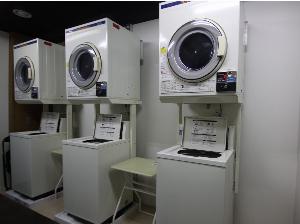 1Fには出張に嬉しいコインランドリーがございます。