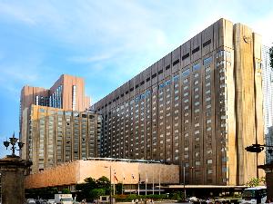 フロントがある本館は日比谷通り（日比谷公園側）に面しております。