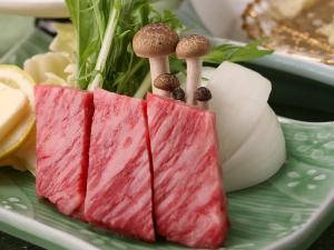 細かなサシの入った極上のお肉をステーキで