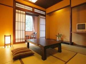 和室は山宿らしく民芸風な色使い。