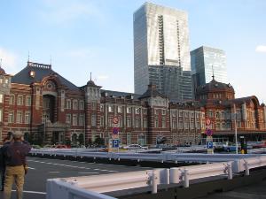 【周辺】東京駅　地下鉄１駅隣りの大手町駅から地下道で