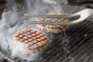 シェフが焼き上げる国産牛ステーキ