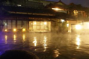 夜も楽しい露天風呂
