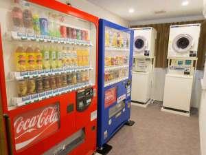 館内 自動販売機とコインランドリーは2階にございます。