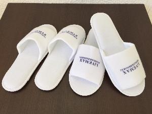 使い捨てスリッパ　部屋入れ開始　　詳しくフロントまで