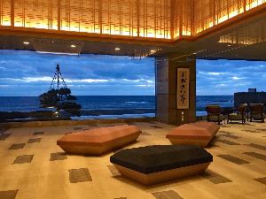 ロビー景観　夜