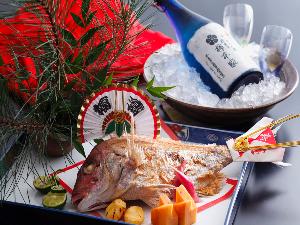 柿本家オリジナル日本酒にお祝い鯛。家族の大切なお祝いに赤いちゃんちゃんこ貸出も