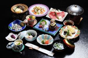 アワビを陶板でどうぞ！