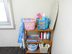 共用キッチンに洗濯用品を用意しています。