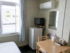 ＴＶ、冷蔵庫、エアコン、食卓テーブル