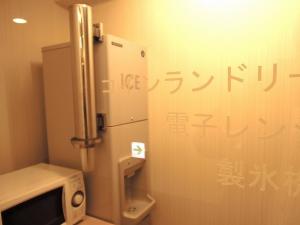１０階には、コインランドリー(有料）、電子レンジ（無料）、製氷機（無料）があります♪
