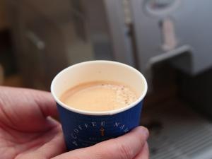 朝食のコーヒーはお部屋にテイクアウトできます。