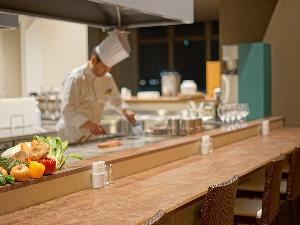 レストラン「Dining アロサール」