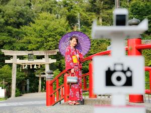 晴れた日には和傘をさして温泉街散歩。浴衣に和傘で気分は浴衣美人です♪