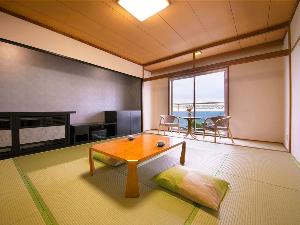 ■緑風館-和室-■和室10畳。畳の香りが優しく、裸足でゆったりゴロゴロできるのんびり空間