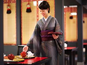 加賀料理「べにはな」サービススタッフ