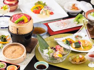近江牛せいろ蒸しがメインの会席（夏のお料理イメージ）