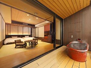 客室露天風呂は、景色をお楽しみ頂くためにあえて開放的な造りとなっております