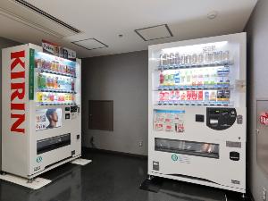 館内には自動販売機を設置