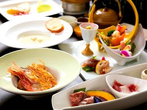 北海道の「おいしい♪」を詰め込んだ、スターライトの夕食はオリジナル創作料理にて<BR>