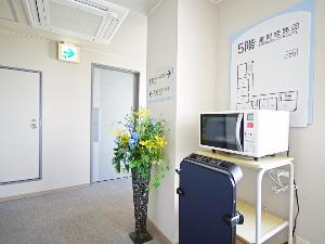 各階に電子レンジ・ズボンプレッサー完備