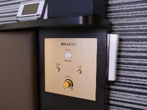 【枕元集中コントローラー】ほとんどの照明スイッチを枕元で操作可能。