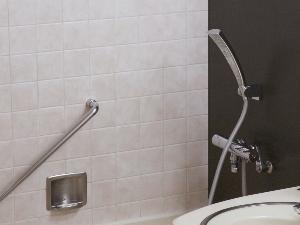 ２０１５年にシャワーヘッドを交換。蛇口も混合栓タイプに付けしました。快適なシャワータイムをご用意。