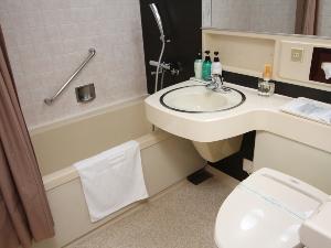 ２０１５年にシャワーヘッドを交換。蛇口も混合栓タイプに付けしました。快適なシャワータイムをご用意。