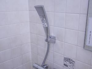 ２０１５年にシャワーヘッドを交換。蛇口も混合栓タイプに付けしました。快適なシャワータイムをご用意。